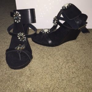 Black wedges