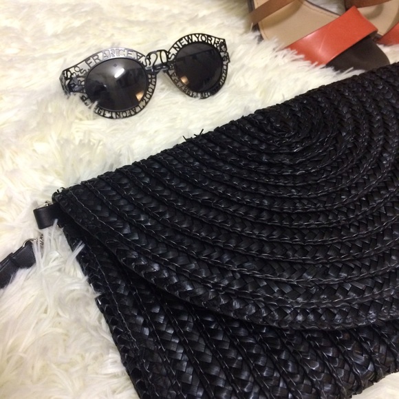 Unique Handbags - Black Straw Clutch Bag