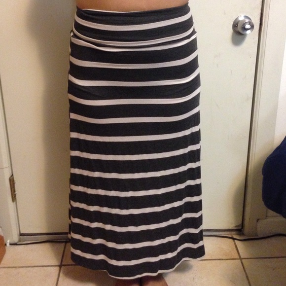 Striped maxi skirt. Grey and cream - Picture 1 of 3