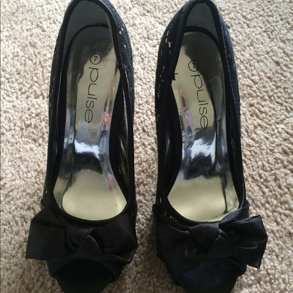 Black and gold open toe heels