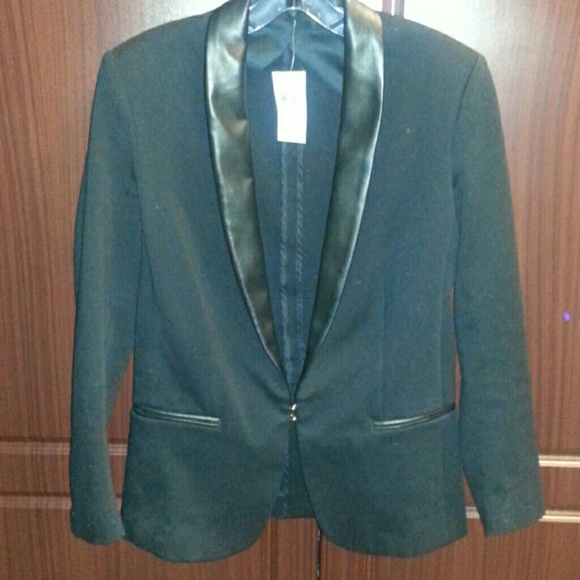 Elegant black blazer