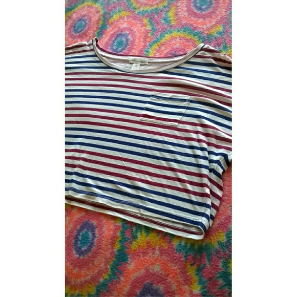 Stripped Crop-Top - Picture 2 of 2