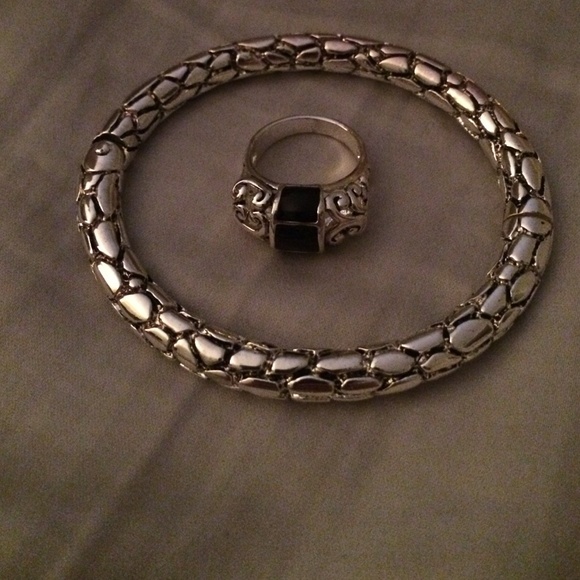 Jewelry - 🎉FRIDAY DEAL🎉Silver bracelet w/matching ring