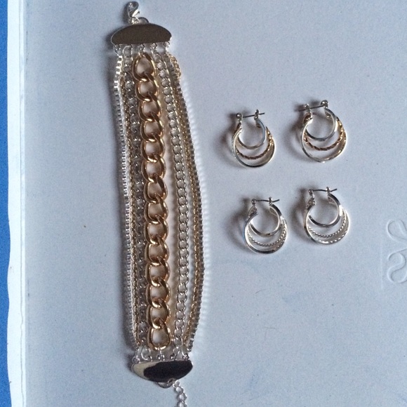 Bundle pack earrings and bracelet!!