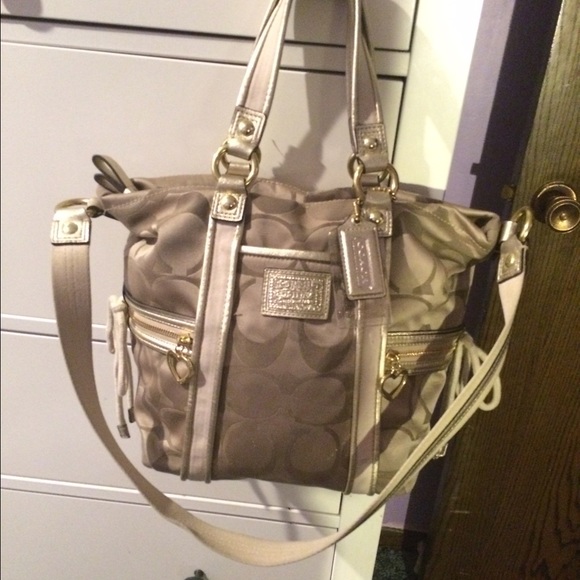 Authentic Coach purse! 🌸