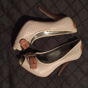 Cream and tan leather Giani Bini heels, size 6
