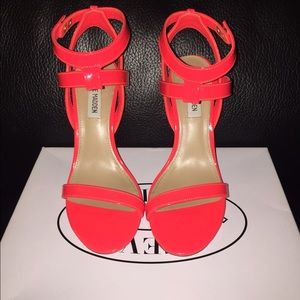 Steve Madden Riviting Orange Neon Sandals
