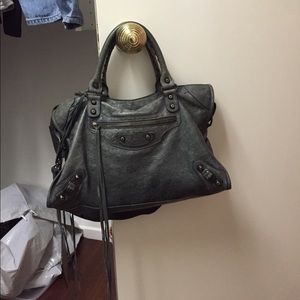 BALENCIAGA BAG IN VERY GOOD CONDITION SALE TODAY