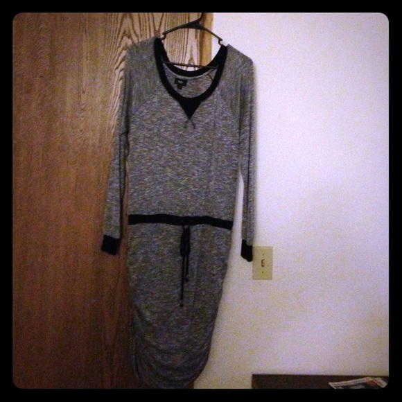 Long sleeved sweater dress with drawstring