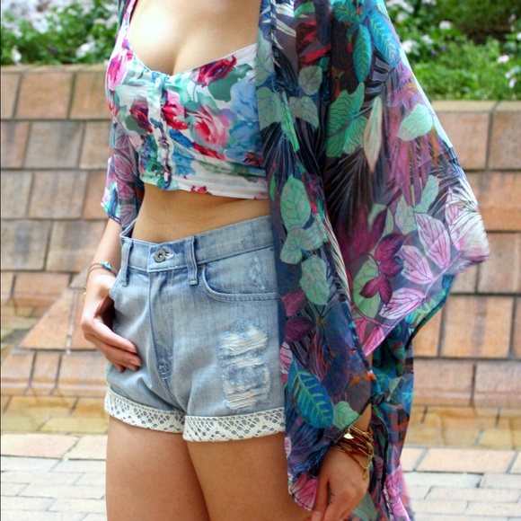 🚫SOLD🚫LF Kimono - Picture 3 of 4