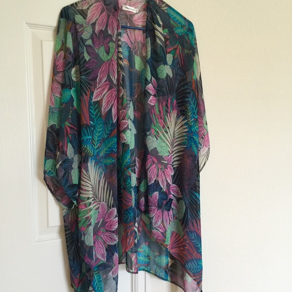 🚫SOLD🚫LF Kimono - Picture 4 of 4