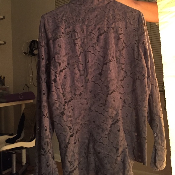 Women's blouse - Picture 2 of 3