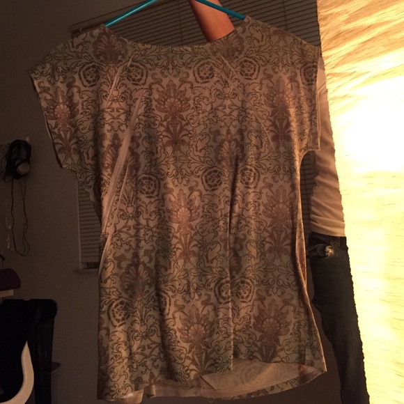 Women's fashion top - Picture 2 of 3