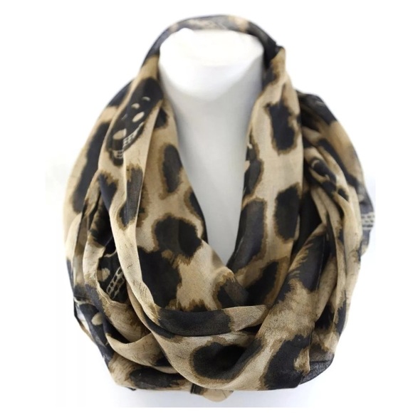 Boutique Accessories - B58 Black & Taupe Skull Infinity Scarf
