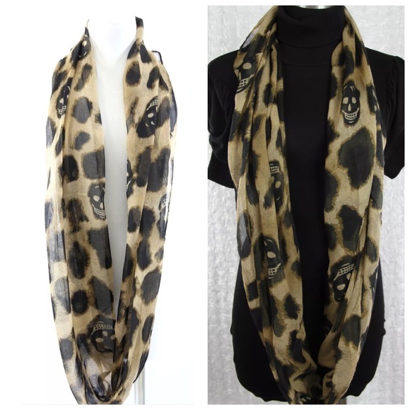 B58 Black & Taupe Skull Infinity Scarf - Picture 4 of 4
