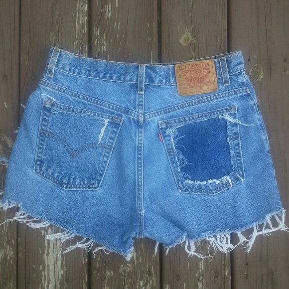 Levi Cut Off Shorts - Picture 4 of 4