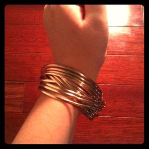 ✨Cute Gold Bangle Bracelet!✨