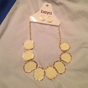 Statement necklace and earrings set