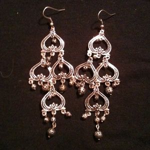 Pretty Dangle Earrings!💕