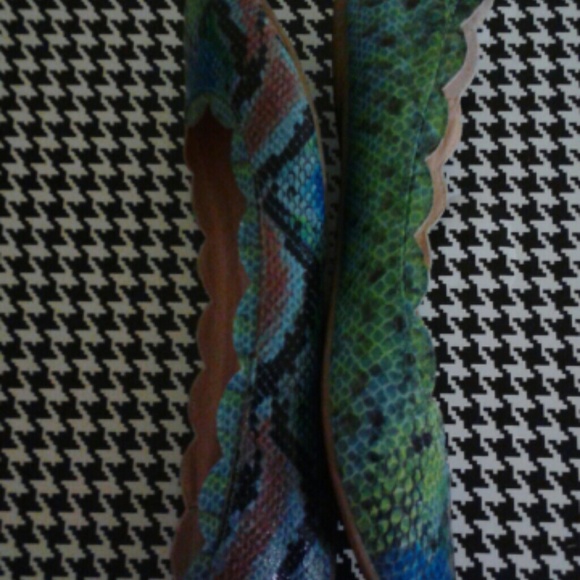 Snake skin print flats