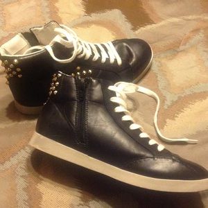 BLACK STUDDED SNEAKERS!