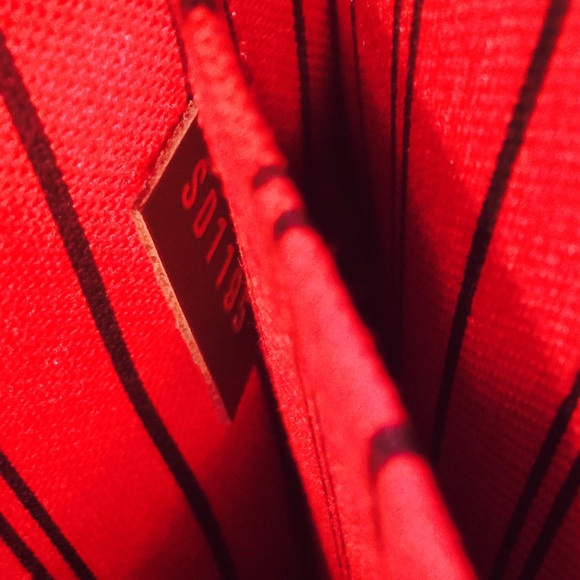 SOLD! ❤️ BRAND NEW Louis Vuitton Neverfull pouch - Picture 2 of 4