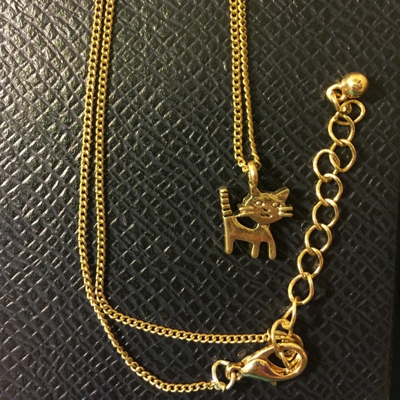 Adorable gold toned cat necklace - Picture 3 of 4