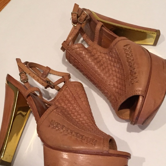 SOLD BRAND NEW CONDITION SCHUTZ HEELS SIZE 8 - Picture 4 of 4