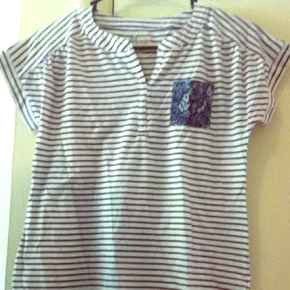 Striped old navy tee shirt