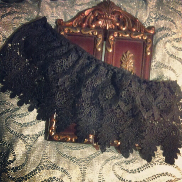 SOLD!! Lace Bandeau by See You Monday - Picture 2 of 4