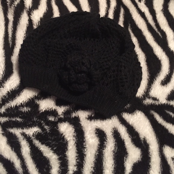 Black knit beanie - Picture 1 of 2