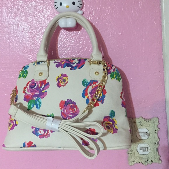 ❤️SOLD❤️ Betsey Johnson Rose Bag - Picture 3 of 4