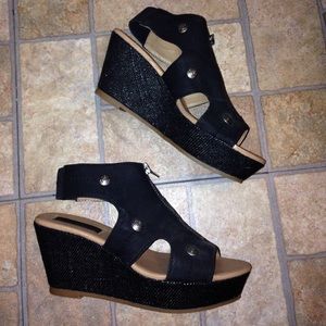 Black cut out wedges