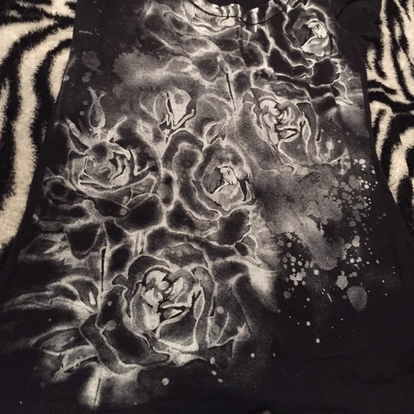 Grey rose tee shirt - Picture 1 of 4