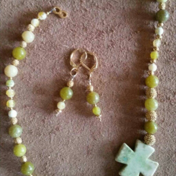 Beautiful Handmade Jewlery set - Picture 2 of 3