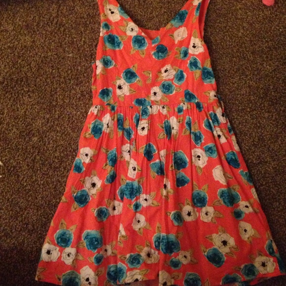 Forever 21 flowery dress... Zippered side