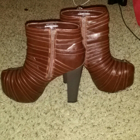 Pumps - Picture 2 of 3