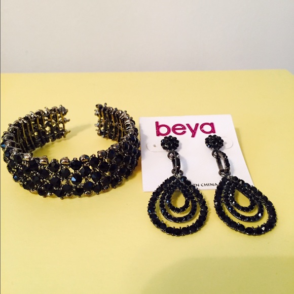 Jewelry - Picture 2 of 3