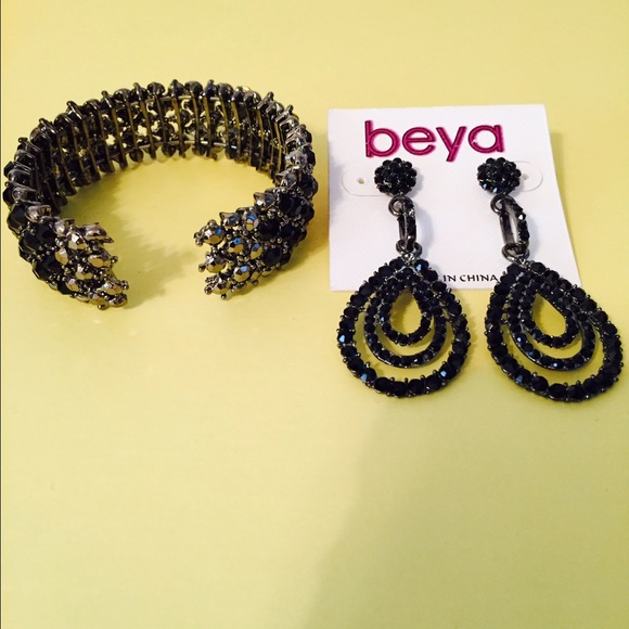 Jewelry - Picture 3 of 3