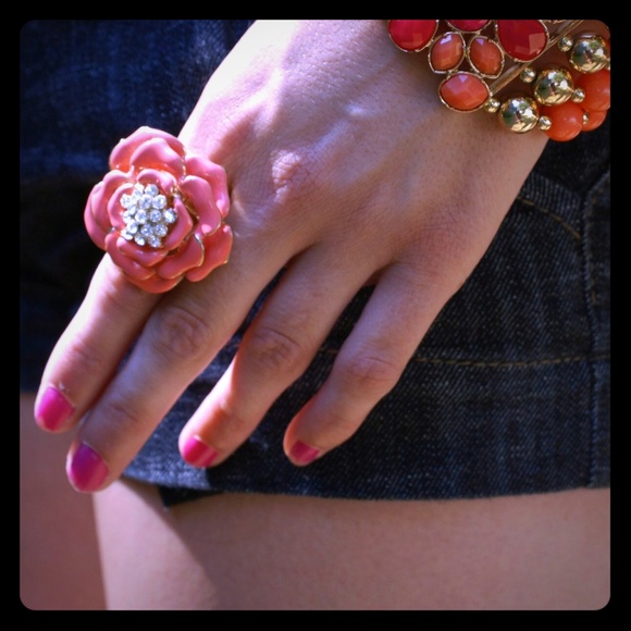 Coral Flower Rhinestone Stretch Band Ring - Picture 1 of 1