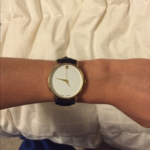 Classic watch with black strap. NEW!