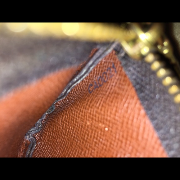 Louis Vuitton cles key pouch PRICE LOWERED - Picture 3 of 4