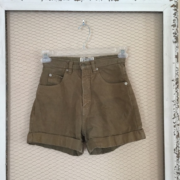 Cargo green high waisted shorts (:
