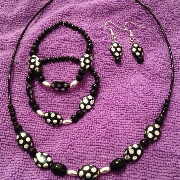 Handmade beaded jewelry set