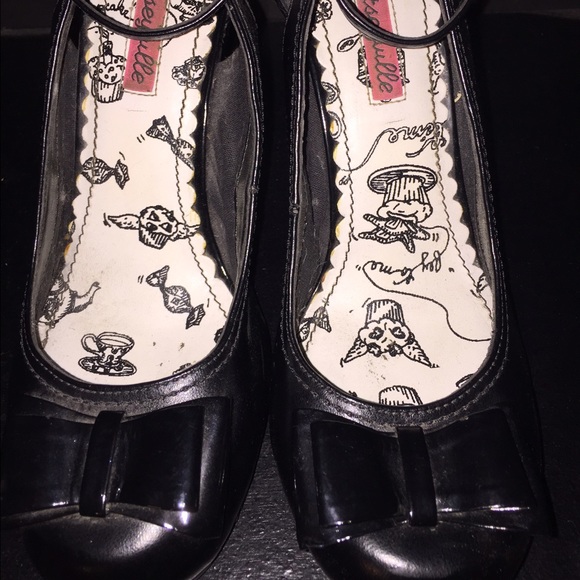 Betsy Johnson bow heels