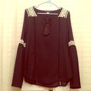 BILLABONG black and white tribal/boho blouse