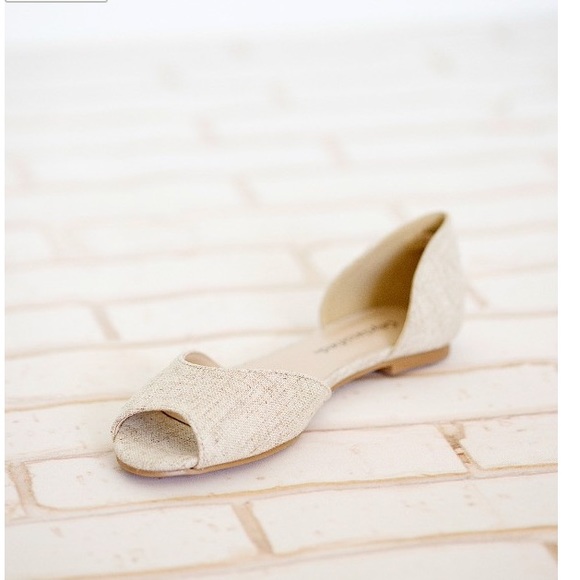 Size 6 summer sandals in the color sand