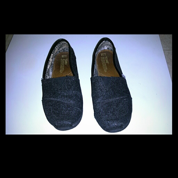 Girls Toms size 12