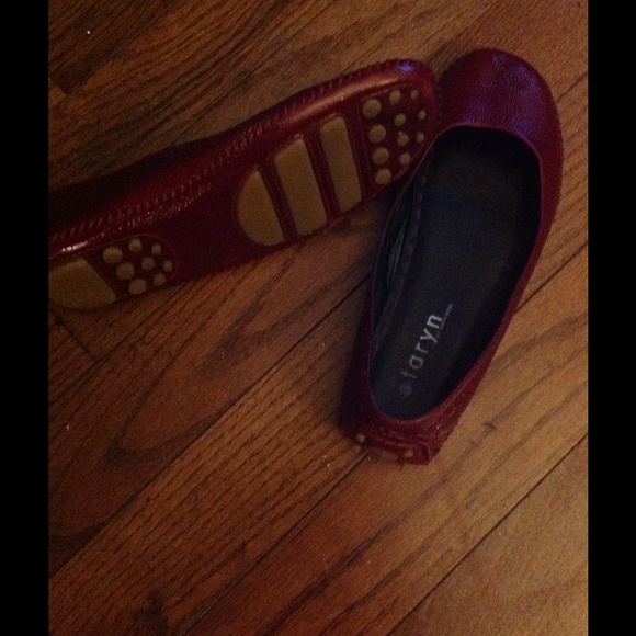 Berry red flats - Picture 2 of 4