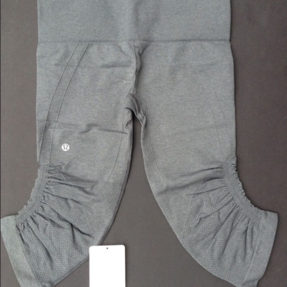 Lululemon In The Flow crop in Grey